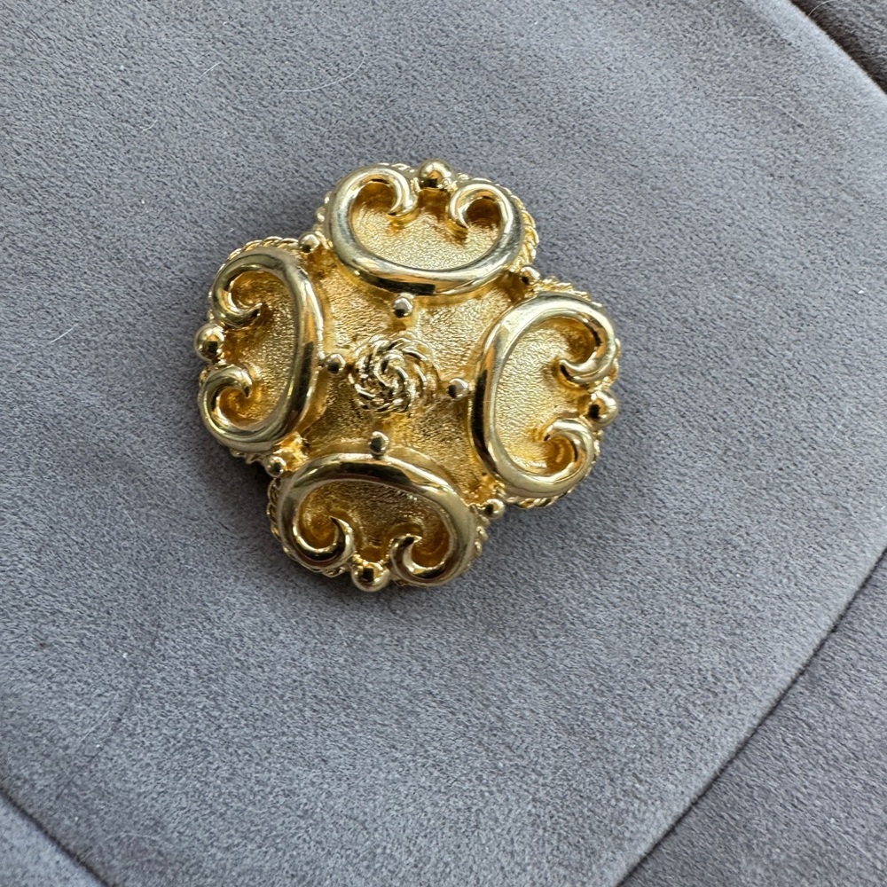 Vintage Coro CJD Gold Tone Scroll Brooch Domed Baroque Pin
